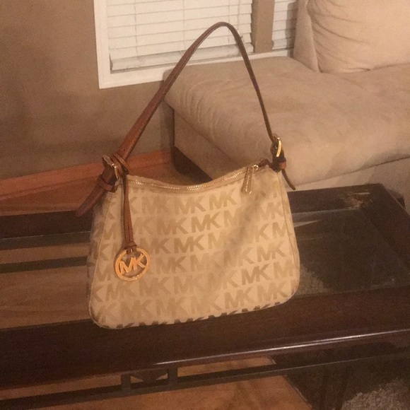 Purse - Picture 1 of 2